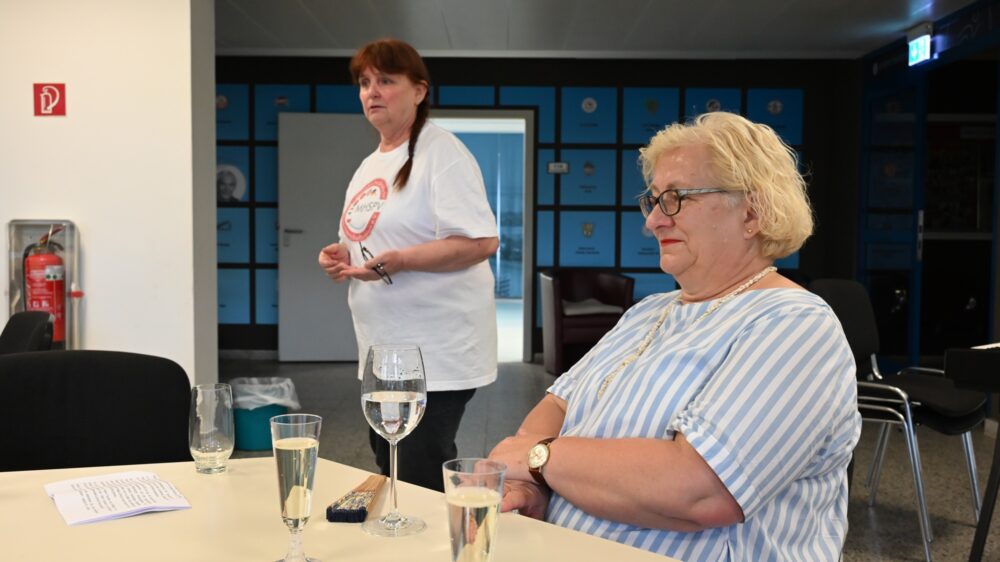 Begrüßungsansprache der Vorsitzenden - Foto Michael Schütz