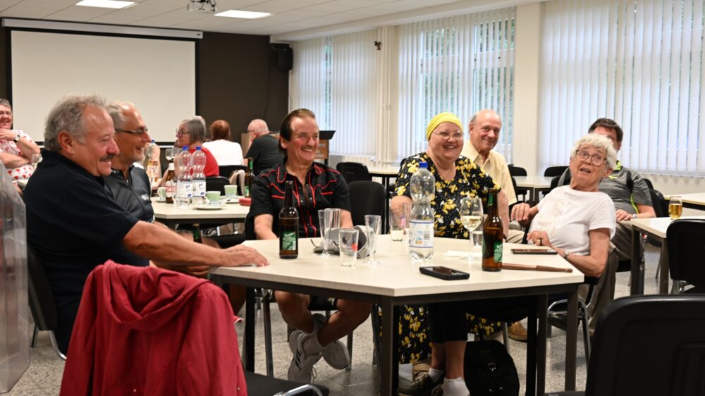 Viel Spaß und angeregte Gespräche unter den Gästen - Foto Michael Schütz